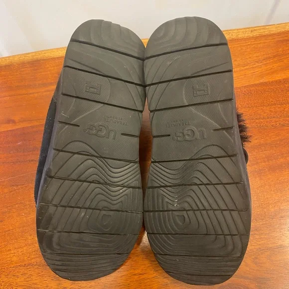 UGG Neumel zip-up boot - Boys Size 5 - Picture 4 of 6